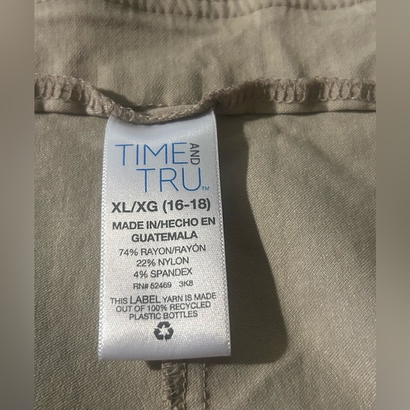 Time and Tru Women's Beige Slip On Shorts. Stretchy, No Zipper or Buttons. - Picture 3 of 3